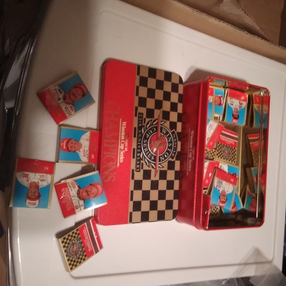 Winston Cup 25th anniversary tin - Picture 3 of 4